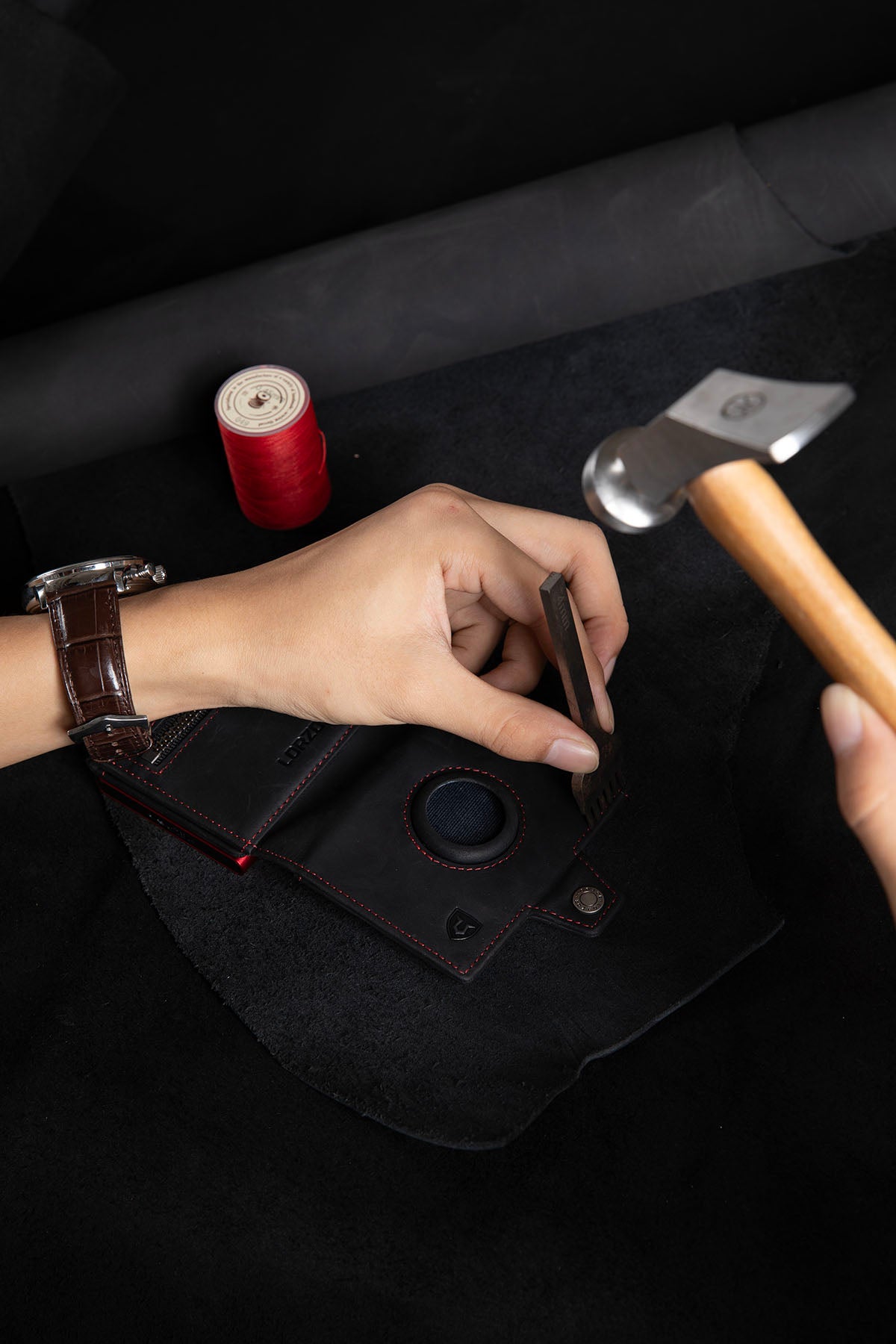 LORZOR Pop-up Wallet for Airtag BN2
